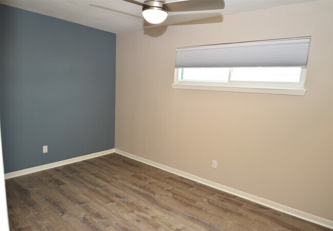 Building Photo - 1725 Avenue O