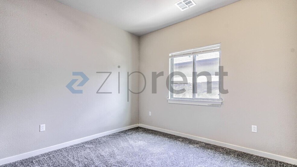 Building Photo - Unit