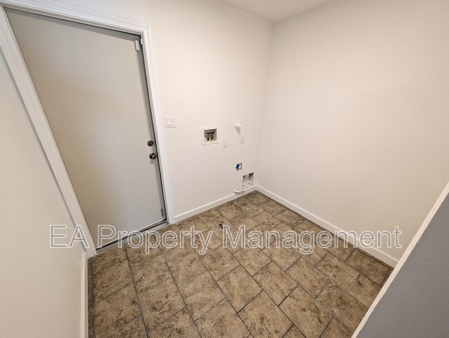 Building Photo - 3301 Schumacher St NW