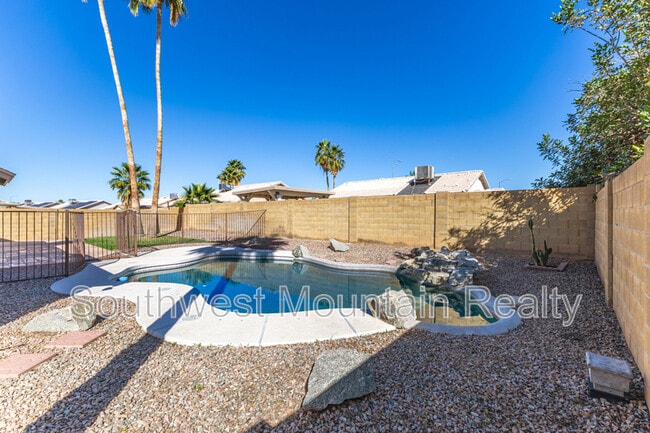 Building Photo - 5526 E Forge Ave