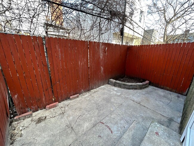 Building Photo - 2519 W Gordon St