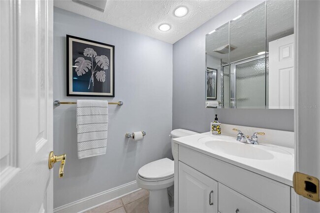 Building Photo - 3400 Cove Cay Dr