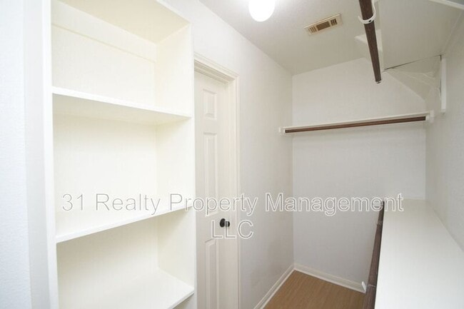 Building Photo - 10015 Bitternut Hickory Ln