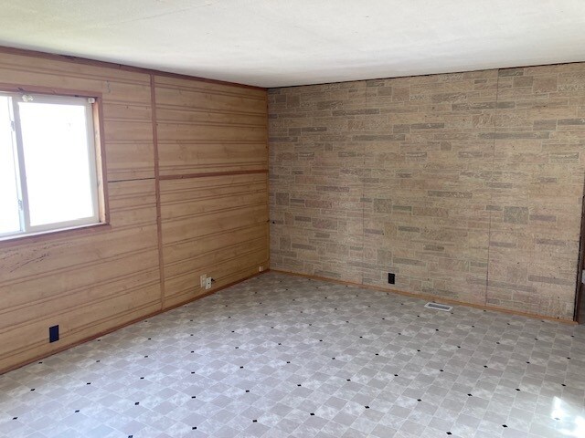 Building Photo - 2500 W 24th St