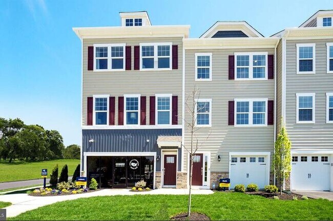 Building Photo - 18 Rome Wy