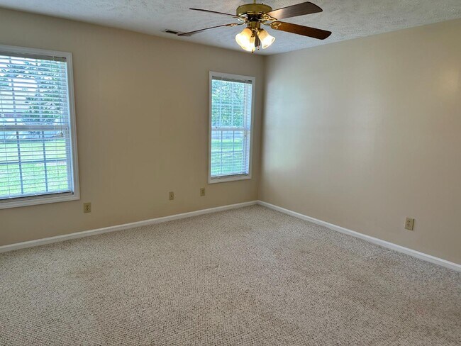 Building Photo - 109 Purple Martin Pl