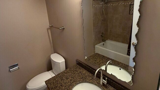 Building Photo - 3015 Kentshire Cir