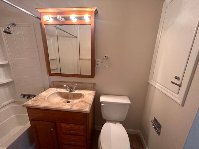 Building Photo - Beautiful 3 Bed, 2 Bath House Near Manito Park on South Hill!