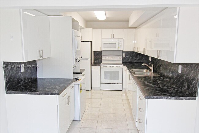 Building Photo - 5800 SW 127th Ave