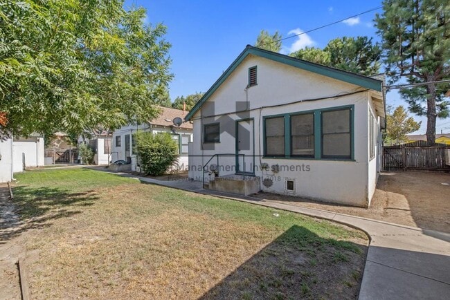 Building Photo - 232 E San Joaquin Ave