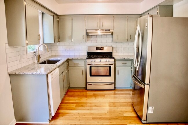Primary Photo - 3885 140th Ave