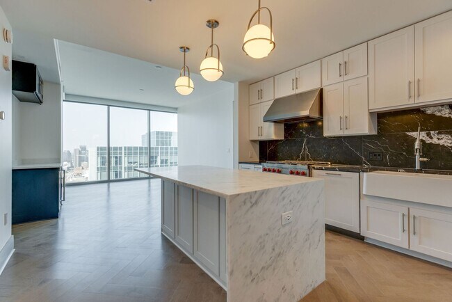 Building Photo - 2 Bedroom Luxury Condo w/ Exquisite Design and World-class Service