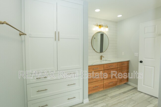 Building Photo - 57 Taylor Dr