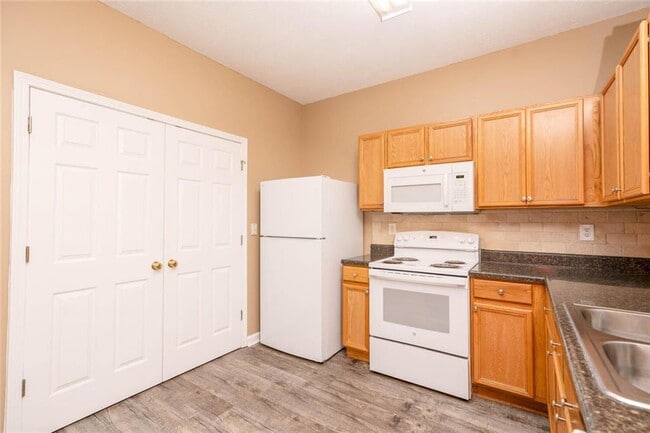 Building Photo - 102 Timber Ridge Dr