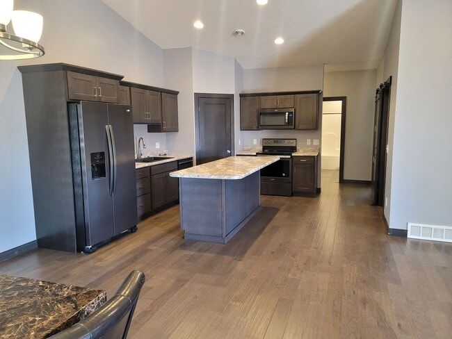 Building Photo - Three bedroom two bathroom triple garage house