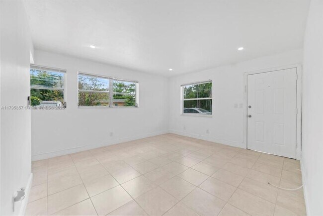 Building Photo - 2 bedroom in North Miami FL 33160