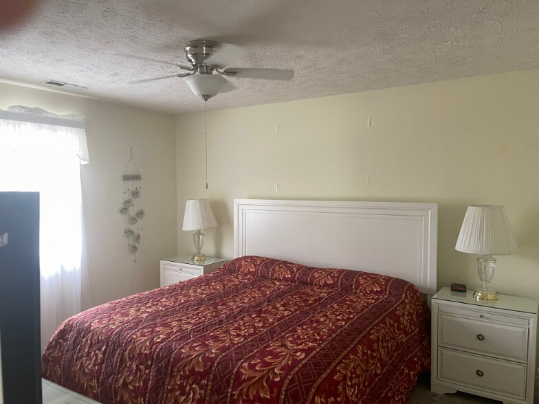Building Photo - 541 White River Dr