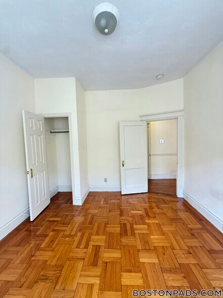 Building Photo - 32 Queensberry St