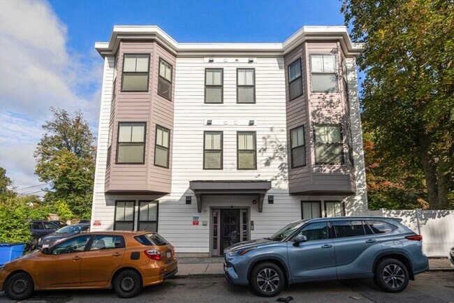 Building Photo - 19 W Tremlett St