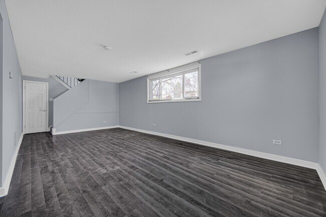 Building Photo - Spacious 4-Bedroom Split-Level in University Park