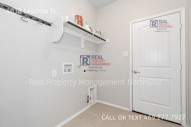 Building Photo - 4038 Lagoon Pl