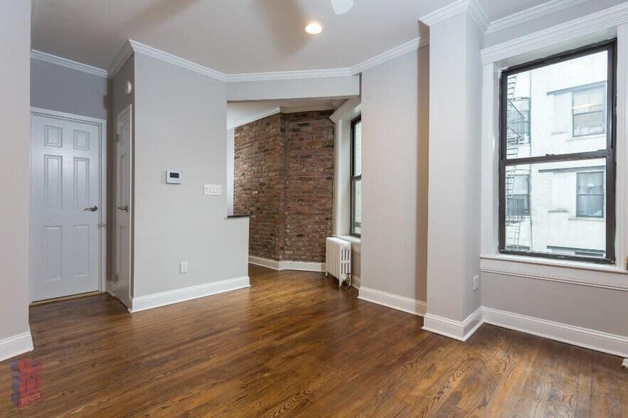 Primary Photo - 432 E 13th St