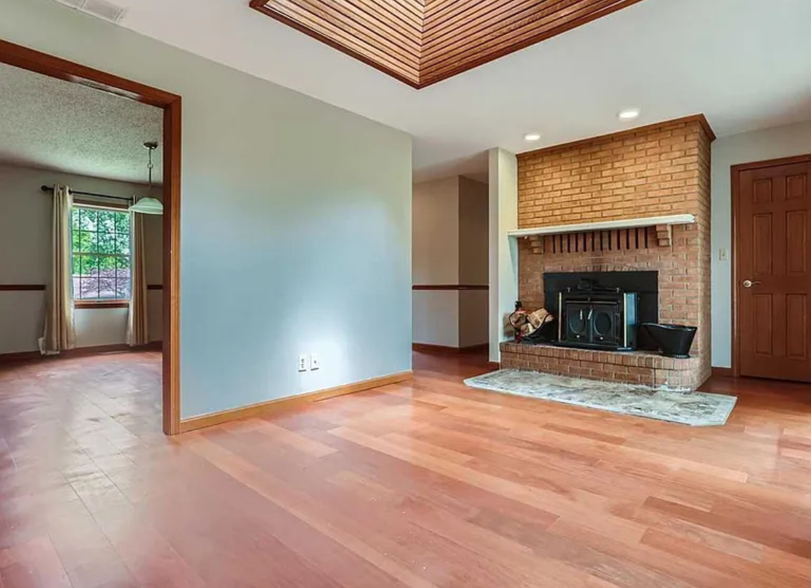 Building Photo - 10377 Chippewa Dr