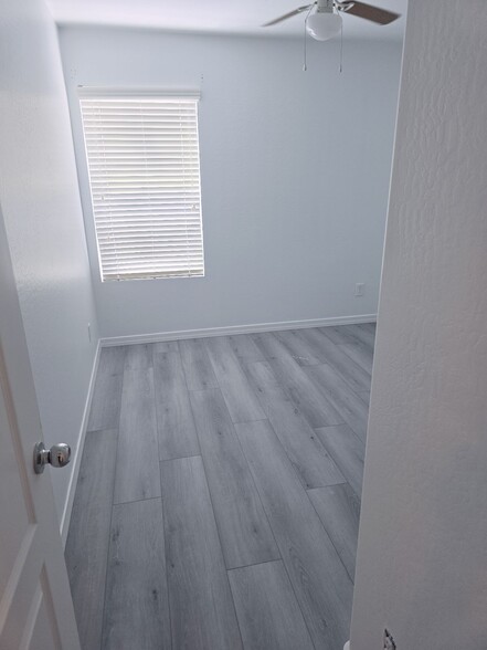 Building Photo - 5809 S 35th Pl
