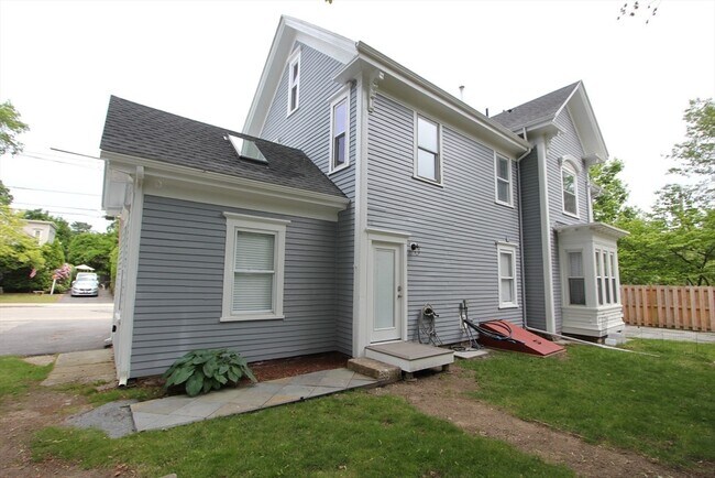 Building Photo - 119 County St