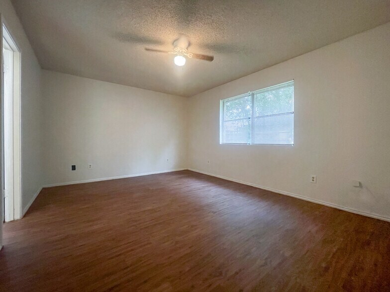 Building Photo - 1904 Ramada Dr
