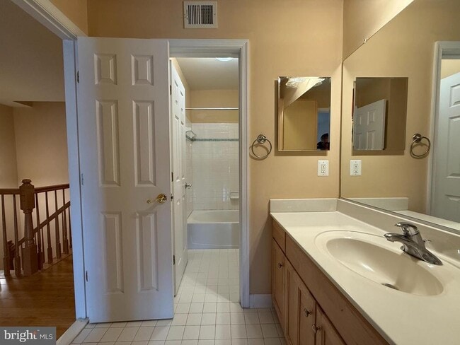 Building Photo - 22949 Fanshaw Square