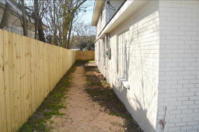 Building Photo - 3007 Grovey St