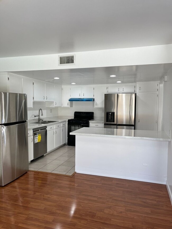 Building Photo - Conveniently located home featuring 2 main bedrooms!