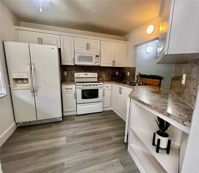 Building Photo - 9156 NW 40th St