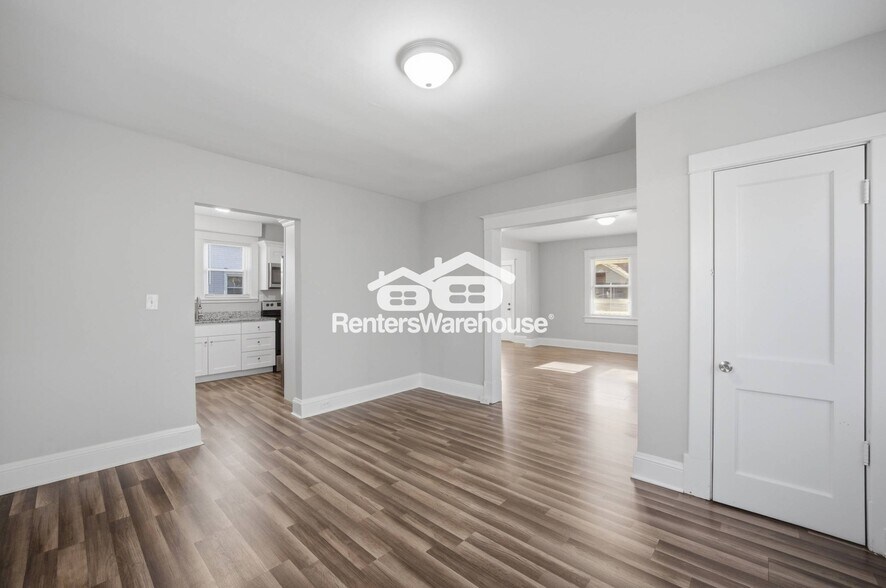 Building Photo - 2729 Somme Ave