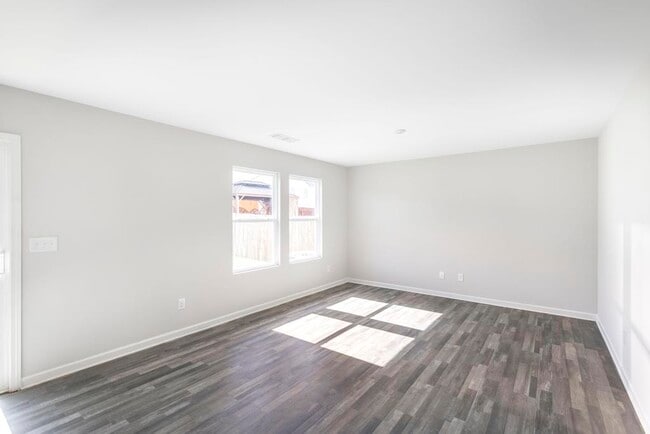 Building Photo - 107 Rock Run Trl