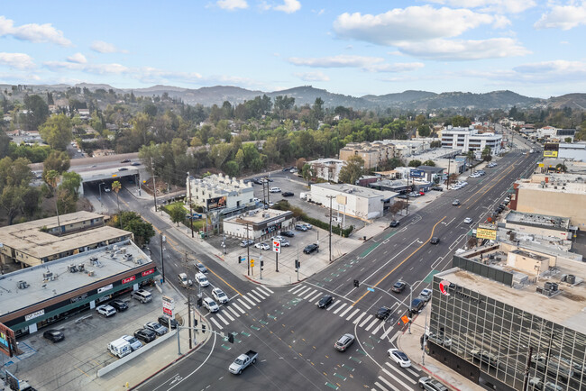 Building Photo - 22809 Del Valle St