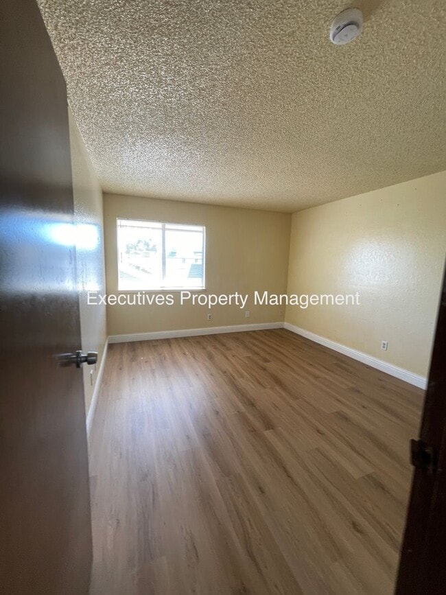 Building Photo - 4909 N Winery Cir
