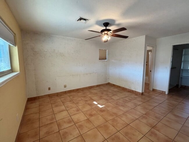 Building Photo - 3 Bedroom - 2 Bath Pool Home on the Golf Course