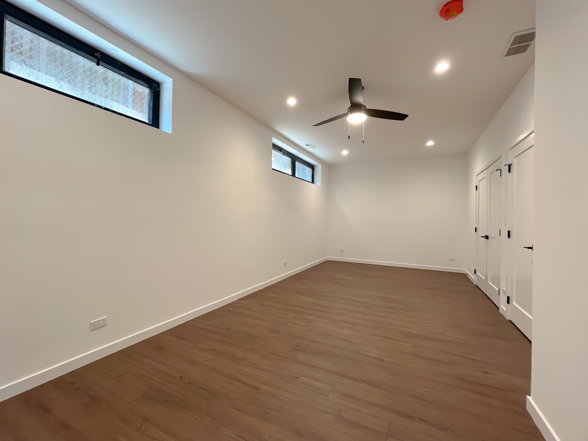 Building Photo - 3710 N Kenmore Ave
