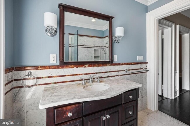 Building Photo - 12 Murray Pl