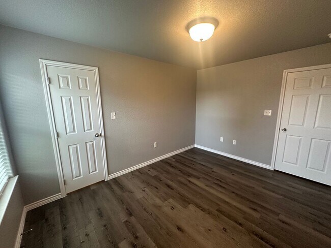 Building Photo - 3Bed/2Bath