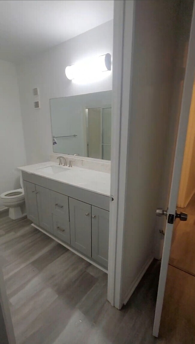 Building Photo - 1303 Morris Ct