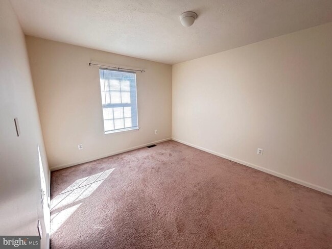 Building Photo - 213 Emily Ln