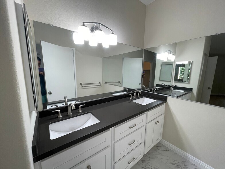 Building Photo - 2960 Champion Way