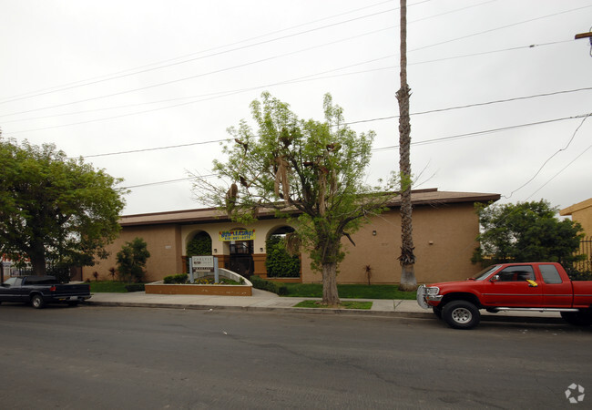 Building Photo - Carlyle Court Apartment Homes