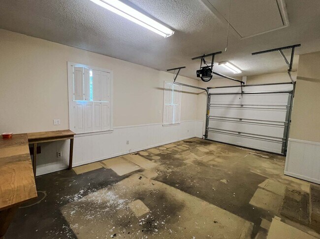 Building Photo - 544 Hillard