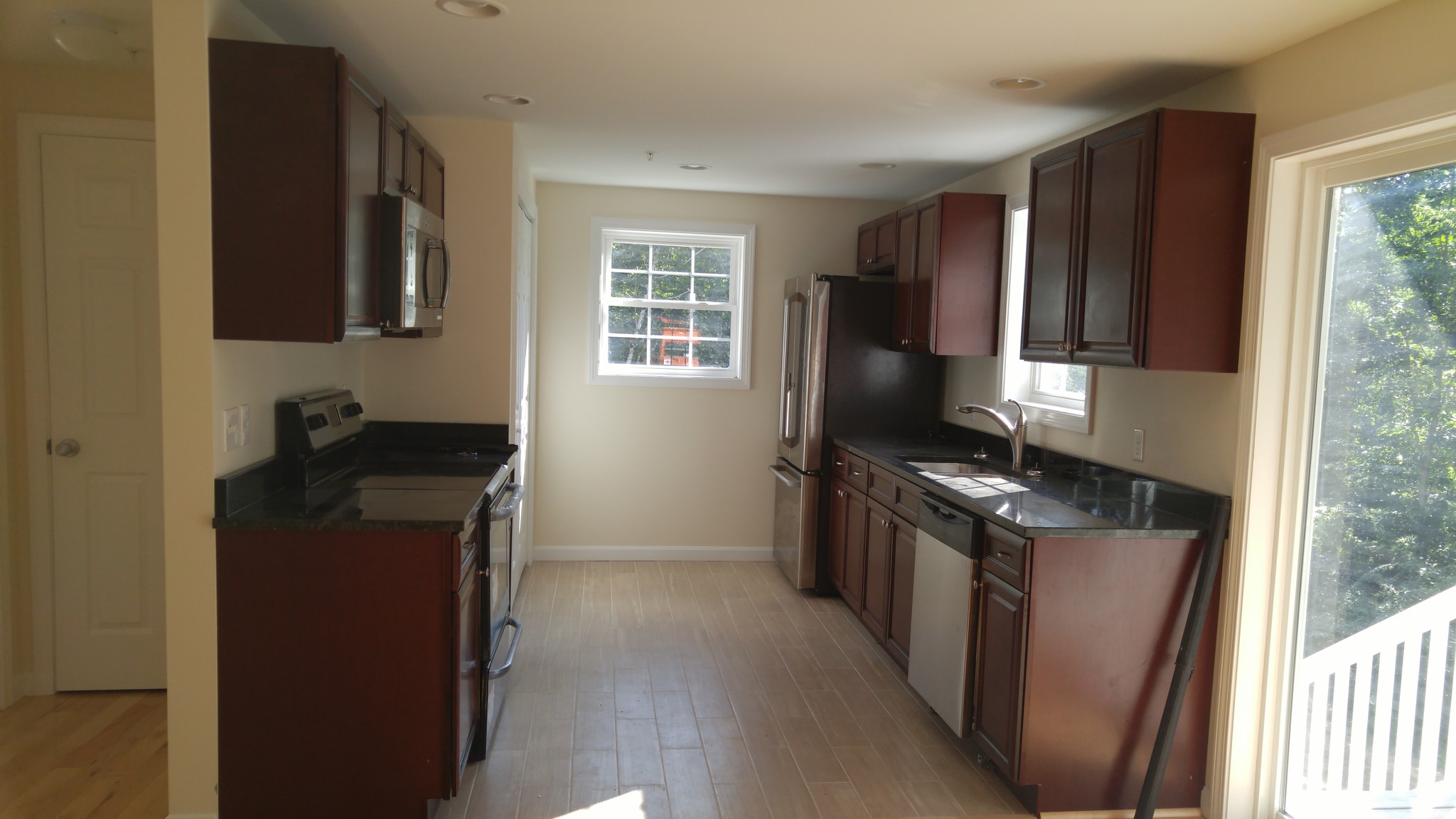 Kitchen - 28 Old Pine Hill Rd