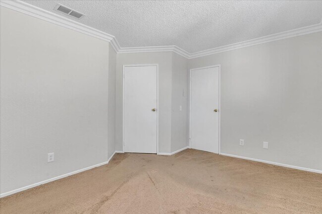 Building Photo - Beautiful 2 BD | 2 Bath