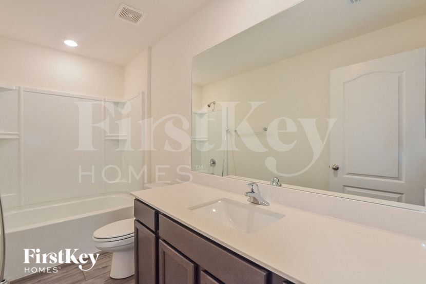 Building Photo - 437 Kensington View Dr